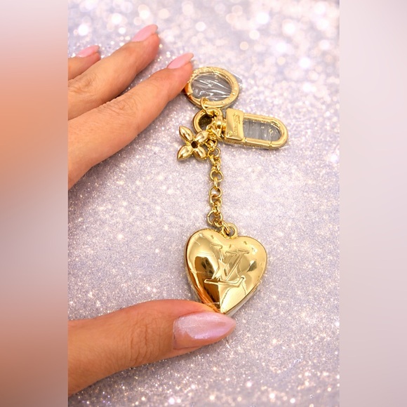 LV Heart Key Holder/Bag Charm - Picture 2 of 3